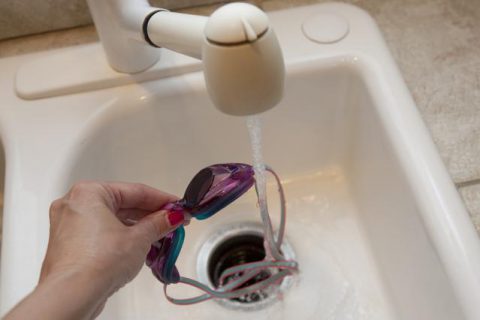 چگونه عینک شنایمان را تمیز کنیم